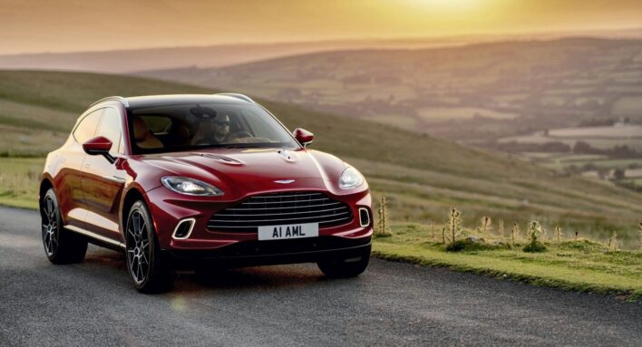 „Aston Martin“ DBX: SUV su sportinio automobilio dvasia