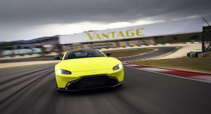 Vantage – sėlinantis plėšrūnas Aston Martin pavidale