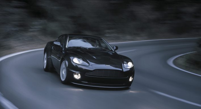 Aston Martin V12 Vanquish – kai vidinis grožis svarbiausia