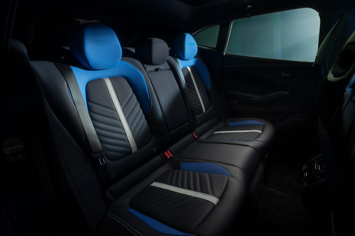 Aston Martin DBX707_11