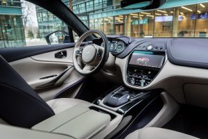 Aston Martin DBX (15)