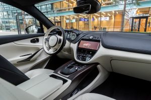 Aston Martin DBX (46)