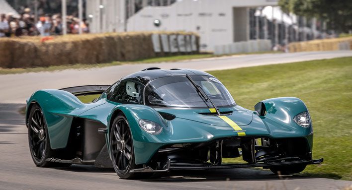 „Aston Martin“ žymi naują galios erą ir Gudvudo greičio festivalyje pristato galingiausius savo kūrinius