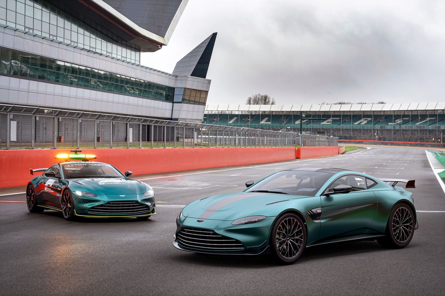 mediku-saugos-aston-martin-1
