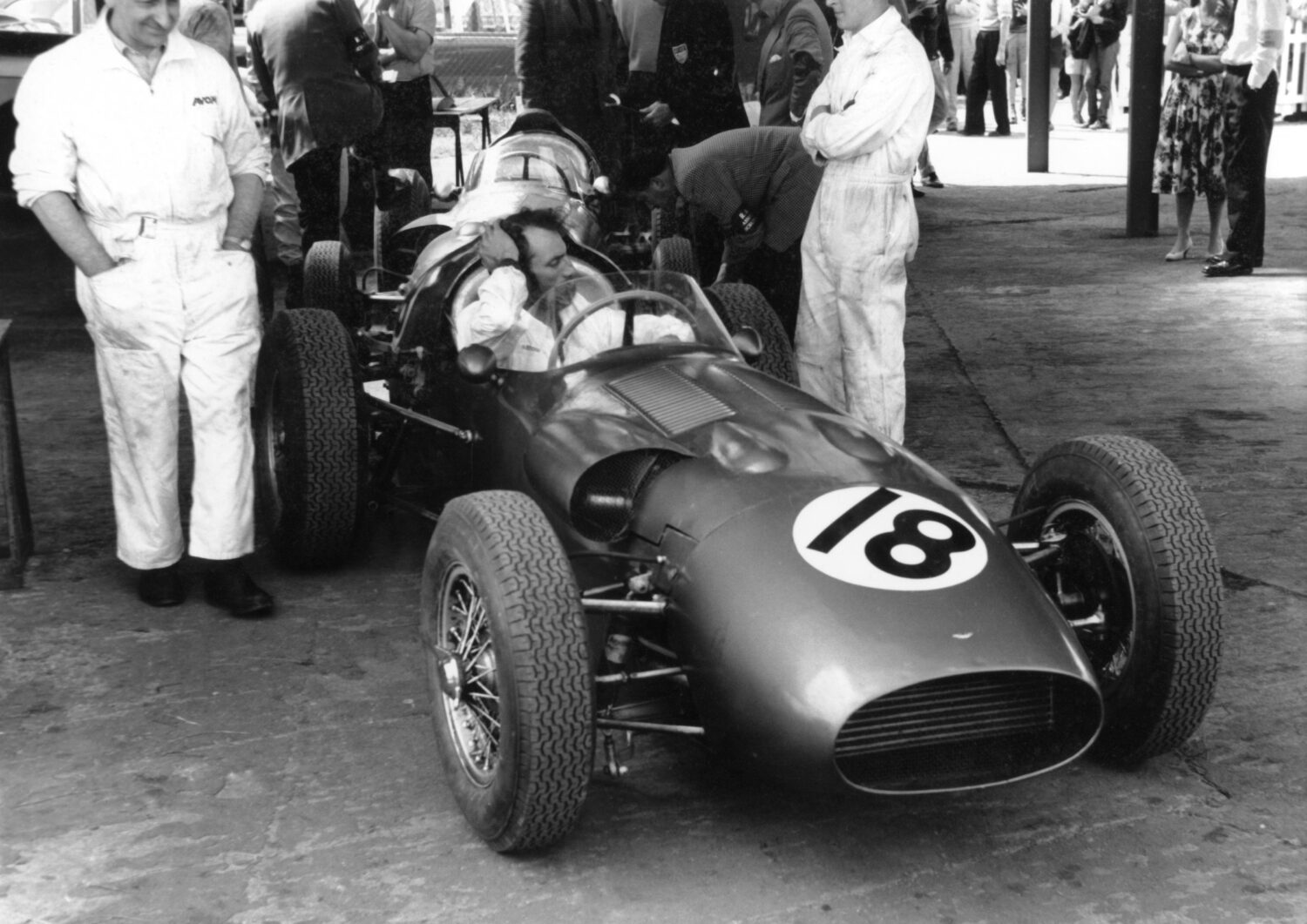 DBR5-5-with-Salvadori-pits-Silverstone-British-GP-1960