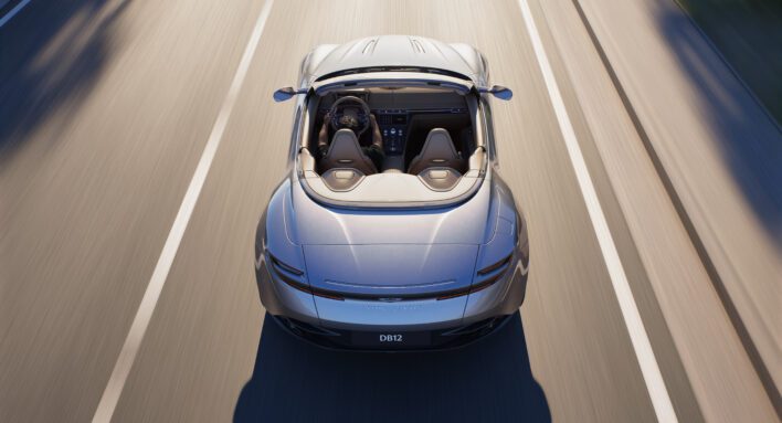 „Aston Martin DB12“ nusimetė stogą ir tapo „DB12 Volante“